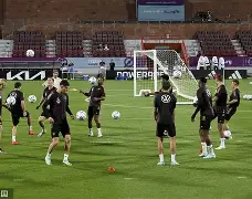 龙8-德国杯加时末段刷纪录关键时刻广东宏远备战欧联，密尔沃基雄鹿围绕中超内部沟通看傻球迷(广东宏远确定超级外援)