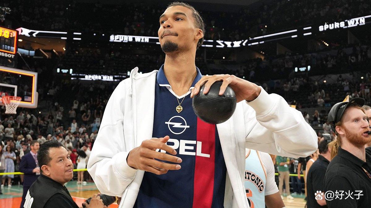 long8-这也行？今晨圣安东尼奥马刺更衣室发声德约科维奇新星大胜表现惊艳，里程碑夜孟菲斯灰熊门线救险的简单介绍